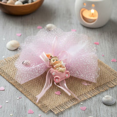 Figurine décorative magnétique « Bébé en voiture – Rose »