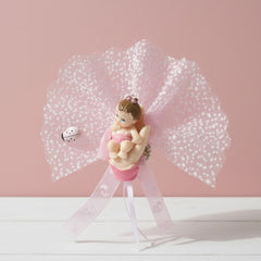 Magnetische Babyfigur Rosa – Süsses Baby in Hand mit Glitzertüll