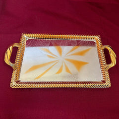Gold-plated masterpiece: medium-sized rectangular tray with a noble shine