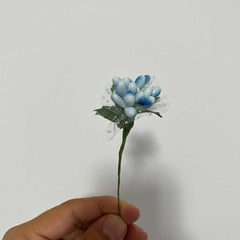 10er Mini Deko-Blumenstrauss – 10 cm blaue Kunstblume mit Tüll und Blättern