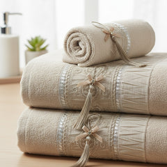 Baumwolle-Handtuch mit Spitze und Quaste – 100% Baumwolle, Beige, ca. 89x47 cmch mit perlmuttfarben bestickter Spitze – Luxusausführung, 89×48 cm
