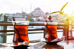 LAV Ensemble de 12 verres à thé turcs "Klasik", 1 sucrier "Berry", 13 pièces