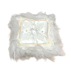 Coussin de fiançailles carré avec dentelle et colombes
